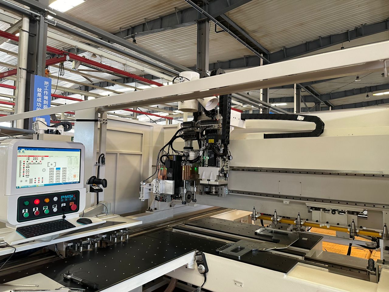 MaxDrill M 6.2 - Vista Frontal Máquina Aberta