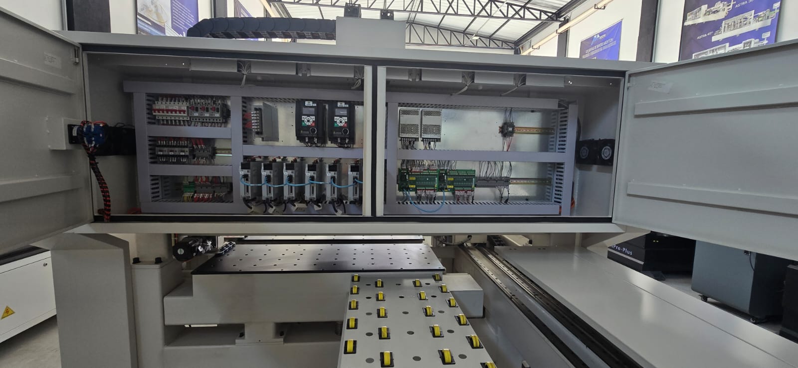 MaxDrill M5 - Painel Elétrico Principal Servos 02