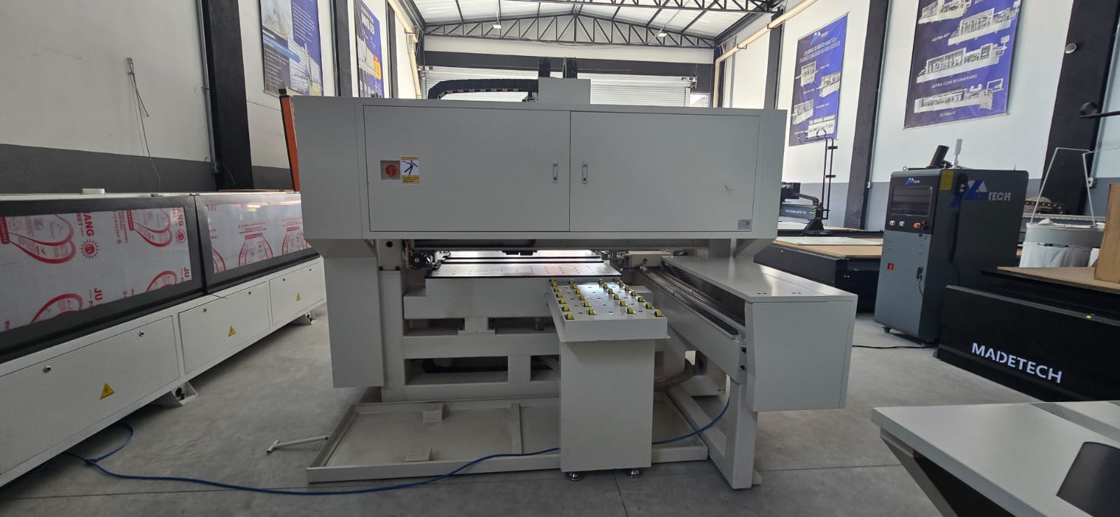 MaxDrill M5 - Vista Lateral Mesa Flutuante 03