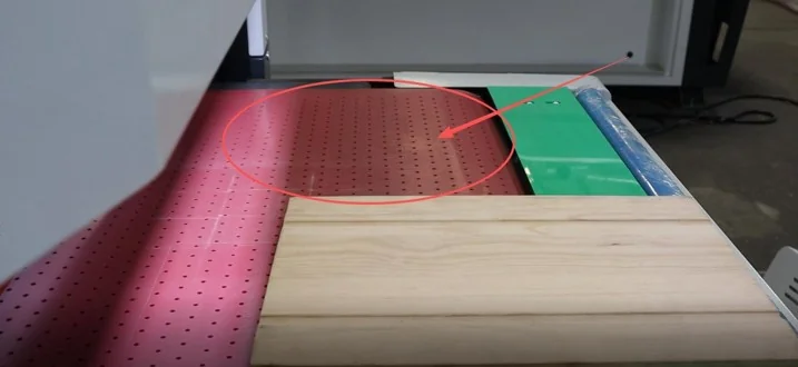 Mesa transportadora com fixação a vácuo